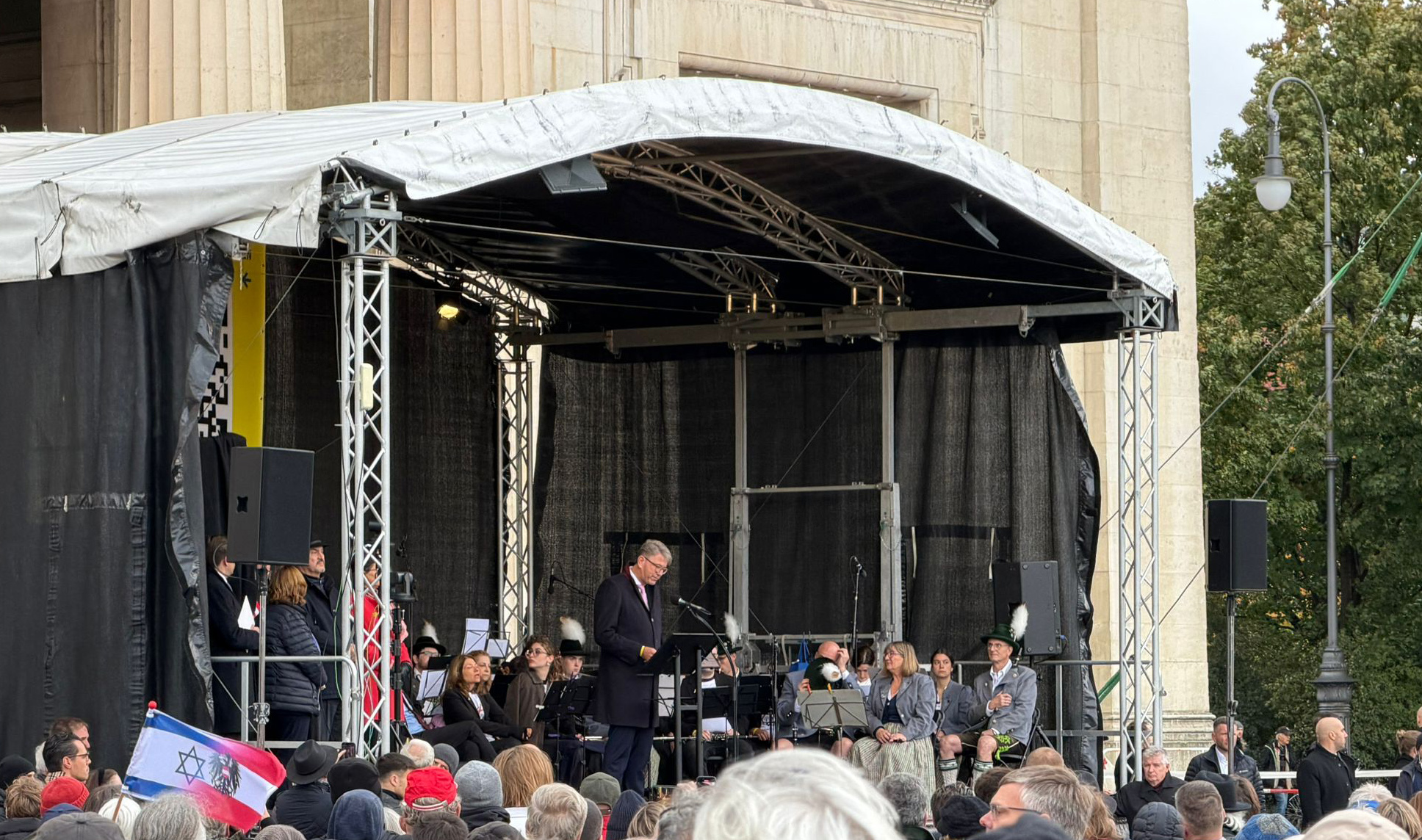 Prominente Münchener wie Erich Sixt sprachen vor den Gästen.