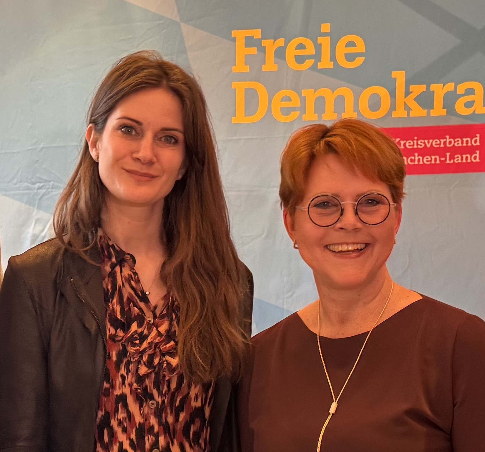 Susanne Seehofer mit Monika Bock 